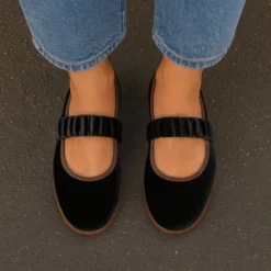 Mercedita mujer en terciopelo negro con elástico