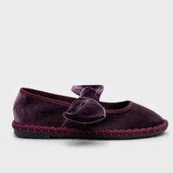 Mercedita mujer en terciopelo morado con lazo