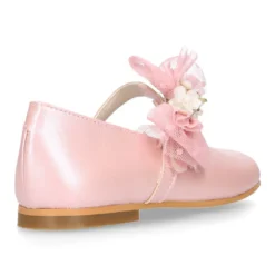 Mercedita niña ceremonia en piel rosa empolvado con flor de tul.
