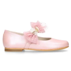 Mercedita niña ceremonia en piel rosa empolvado con flor de tul.