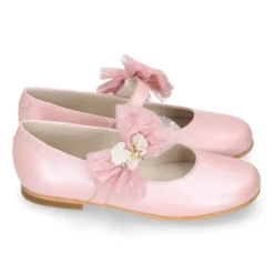 Mercedita niña ceremonia en piel rosa empolvado con flor de tul.