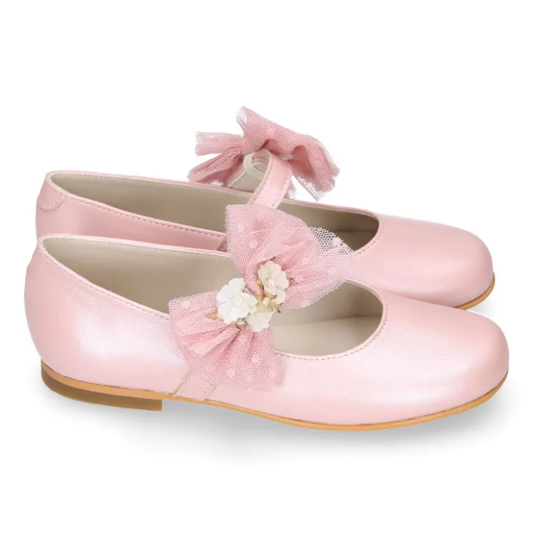 Mercedita niña ceremonia en piel rosa empolvado con flor de tul.