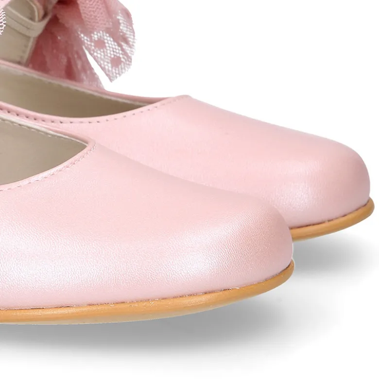 Mercedita niña ceremonia en piel rosa empolvado con flor de tul.