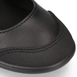 Mercedita niña colegial sin cordones y con puntera reforzada en piel lavable.