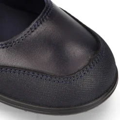 Mercedita niña colegial sin cordones y con puntera reforzada en piel lavable.