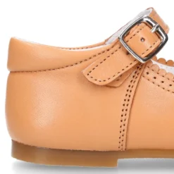 Mercedita niña con hebilla en piel napa CAMEL.
