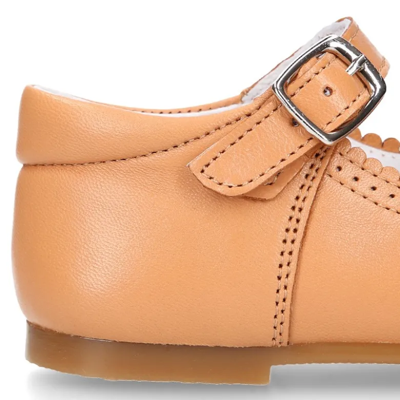 Mercedita niña con hebilla en piel napa CAMEL.