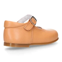 Mercedita niña con hebilla en piel napa CAMEL.