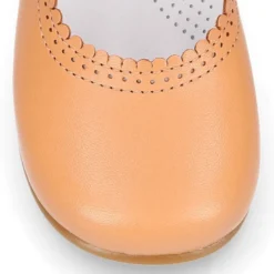 Mercedita niña con hebilla en piel napa CAMEL.