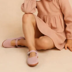 Mercedita niña con hebilla tipo japonesa en TERCIOPELO ROSA