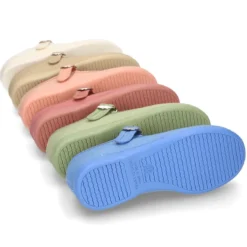 Mercedita niña con hebilla tipo japonesa en colores pasteles.