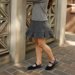 Mercedita niña con hebilla tipo japonesa en TERCIOPELO GRIS