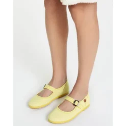 Mercedita niña con hebilla tipo japonesa en PIQUÉ LIMÓN.