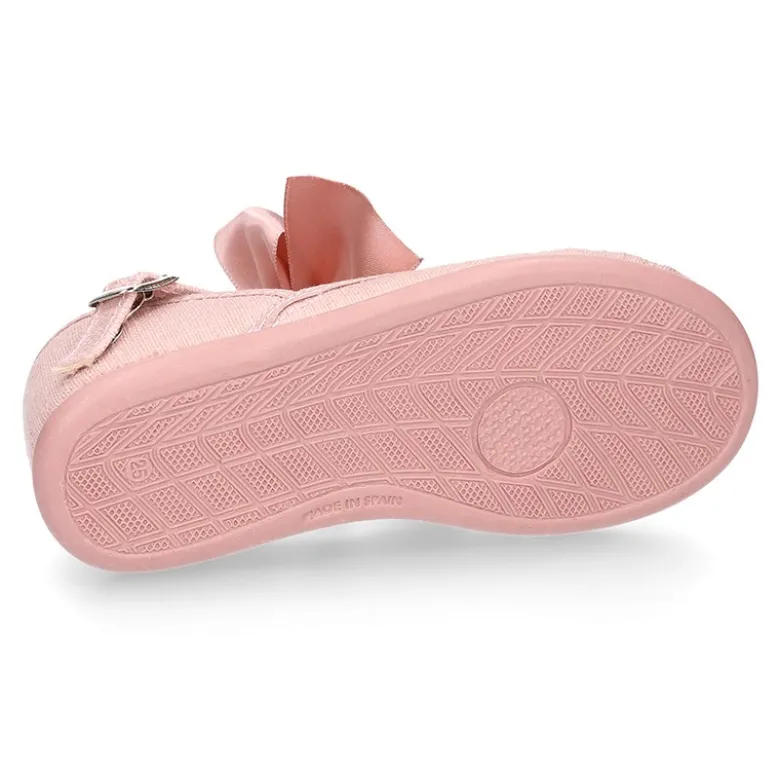 Mercedita niña con LAZO en lino rosa maquillaje.