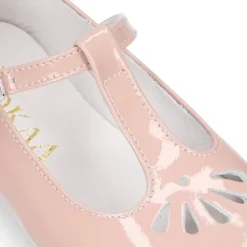 Mercedita niña en forma de T con picados en piel CHAROL.