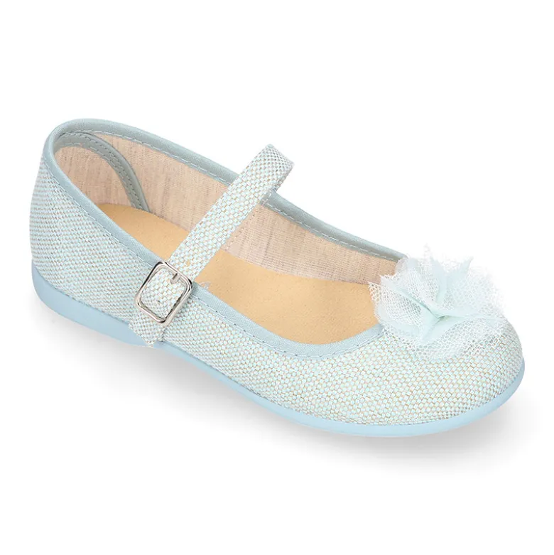 Mercedita niña en lino con flor y hebilla.