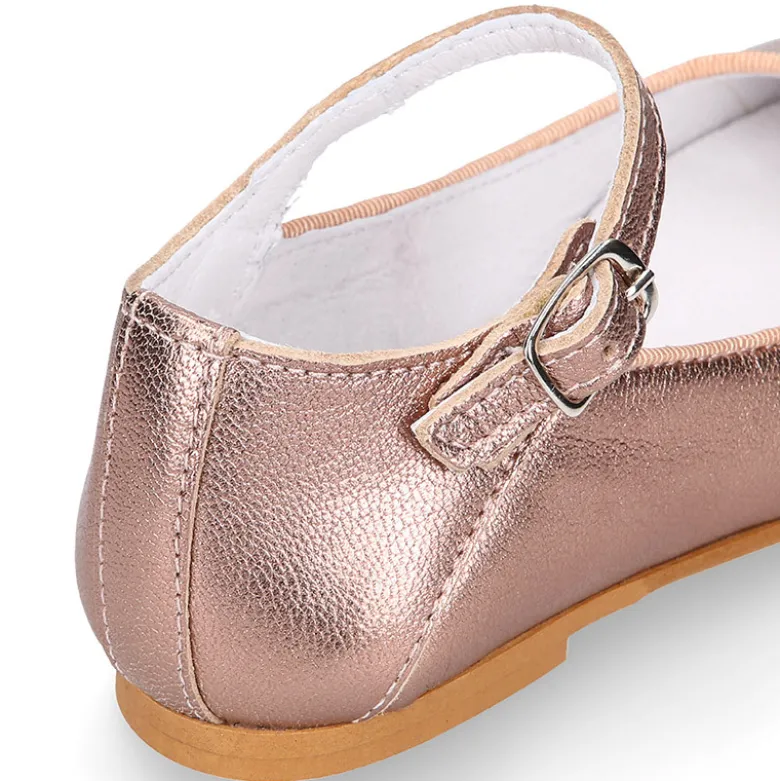 Mercedita niña escotada con hebilla en piel suave ROSADO.