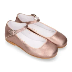 Mercedita niña escotada con hebilla en piel suave ROSADO.