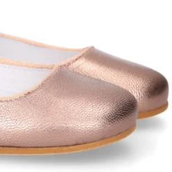 Mercedita niña escotada con hebilla en piel suave ROSADO.
