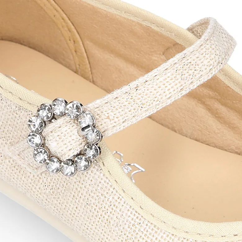 Mercedita niña estilizada en lino hielo con hebilla tipo diamantes.