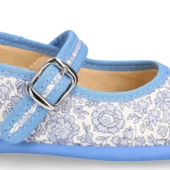 Mercedita niña estilizada en lona algodón LIBERTY.