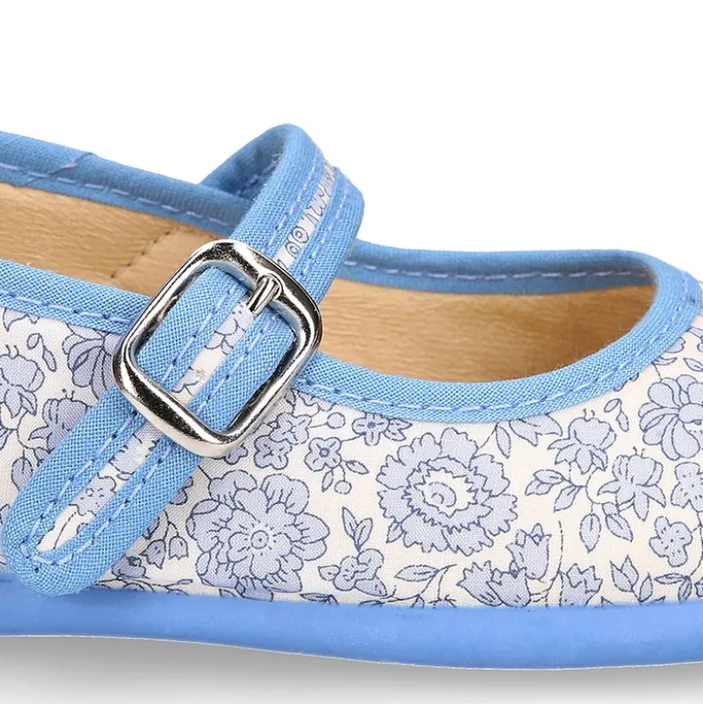 Mercedita niña estilizada en lona algodón LIBERTY.