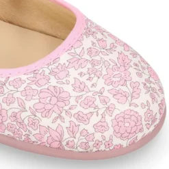 Mercedita niña estilizada en lona algodón LIBERTY.