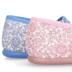 Mercedita niña estilizada en lona algodón LIBERTY.