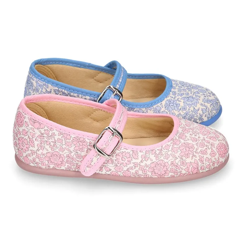 Mercedita niña estilizada en lona algodón LIBERTY.