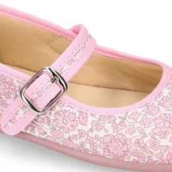 Mercedita niña estilizada en lona algodón LIBERTY.