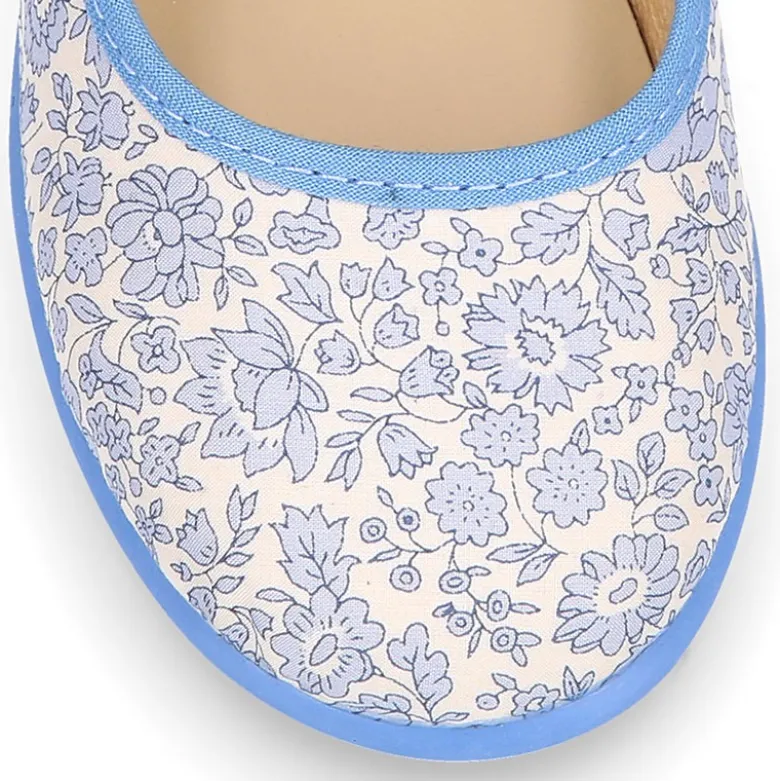 Mercedita niña estilizada en lona algodón LIBERTY.