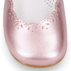 Mercedita niña picados flor con hebilla en piel LAMINADA.