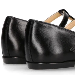 Mercedita niña tipo PEPITO con hebilla en piel NEGRO con diseño Pétalos.