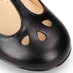 Mercedita niña tipo PEPITO con hebilla en piel NEGRO con diseño Pétalos.