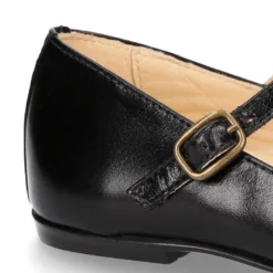 Mercedita niña tipo PEPITO con hebilla en piel NEGRO con diseño Pétalos.