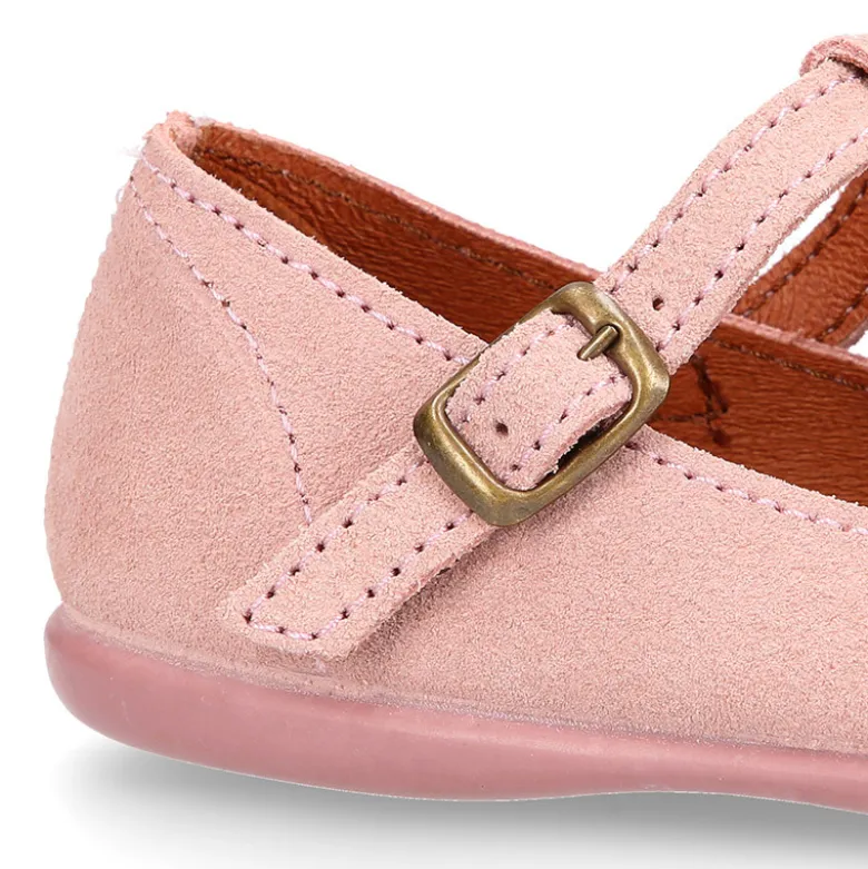 Mercedita niña tipo pepito con picados y hebilla en piel serraje rosa.