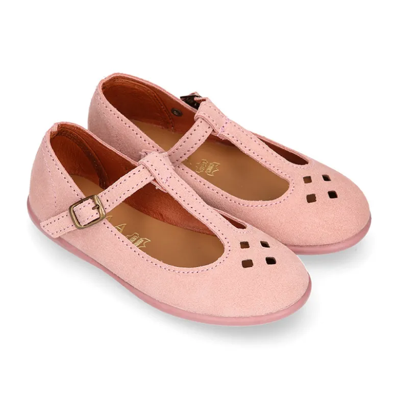 Mercedita niña tipo pepito con picados y hebilla en piel serraje rosa.