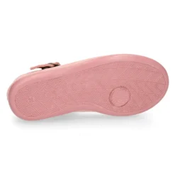 Mercedita niña tipo pepito con picados y hebilla en piel serraje rosa.