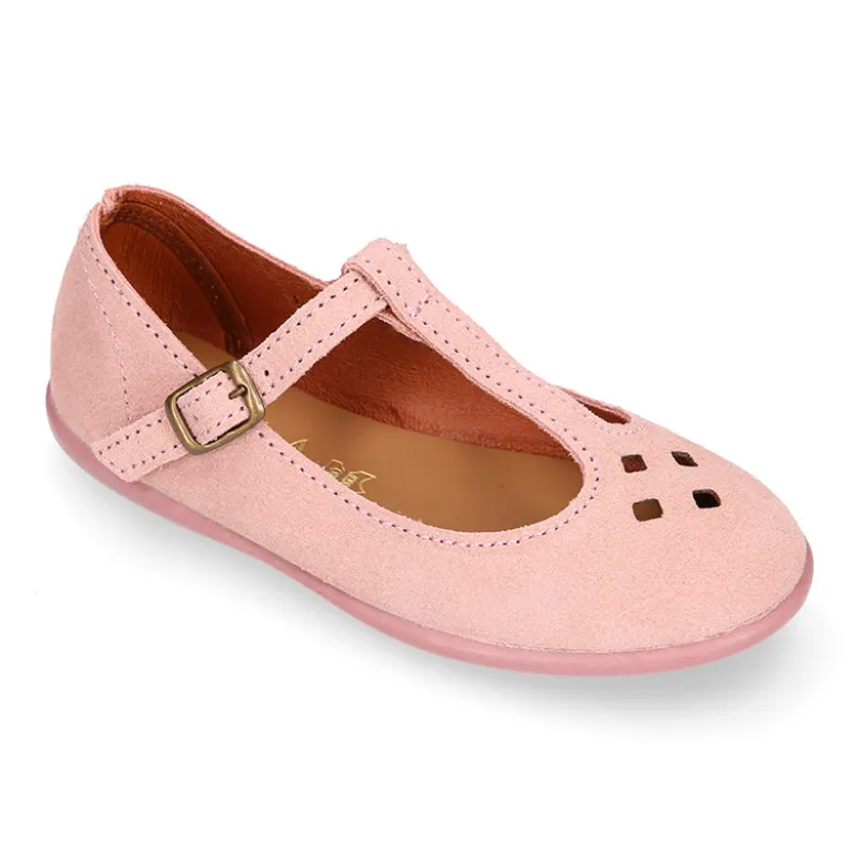 Mercedita niña tipo pepito con picados y hebilla en piel serraje rosa.