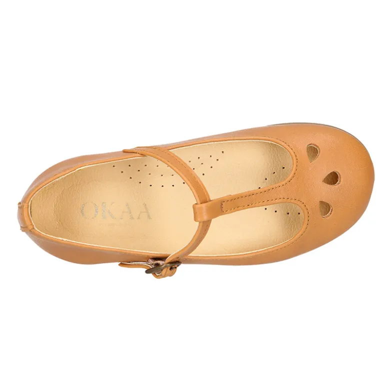 Mercedita niña tipo Pepito con hebilla en piel camel con diseño Pétalos.