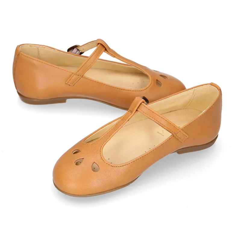 Mercedita niña tipo Pepito con hebilla en piel camel con diseño Pétalos.