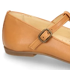 Mercedita niña tipo Pepito con hebilla en piel camel con diseño Pétalos.