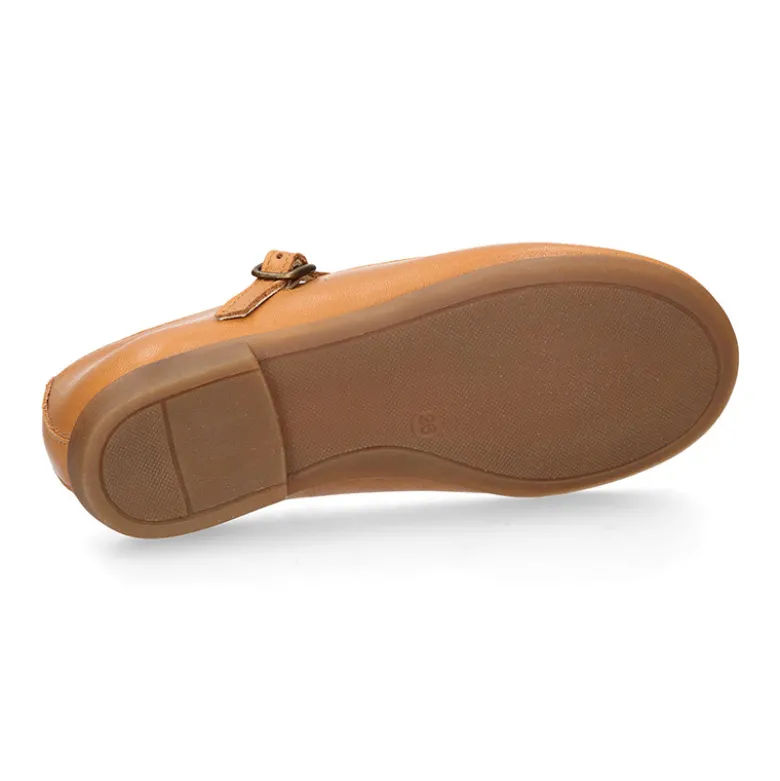 Mercedita niña tipo Pepito con hebilla en piel camel con diseño Pétalos.
