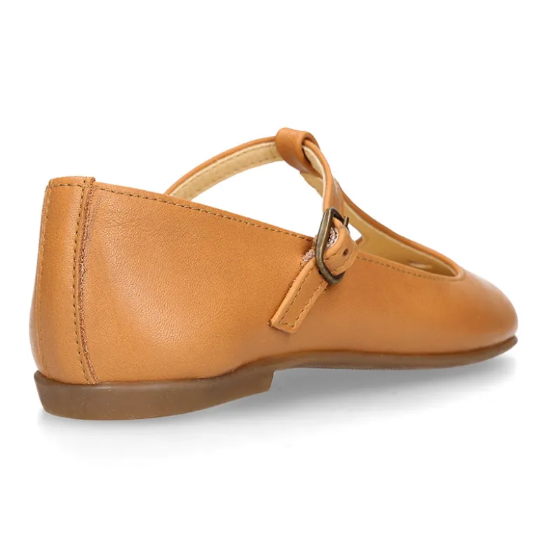 Mercedita niña tipo Pepito con hebilla en piel camel con diseño Pétalos.