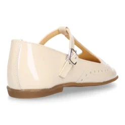 Mercedita niña tipo pepito con picados en piel charol.