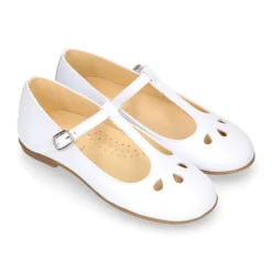 Mercedita niña tipo Pepito con hebilla en piel blanco con diseño Pétalos.