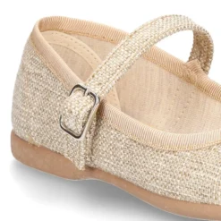 Mercedita OKAA con lazo zapatero en lino para vestir.