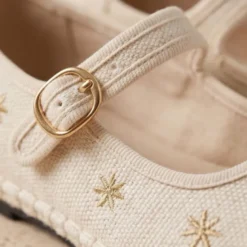 Merceditas de lino beige bordadas para mujer