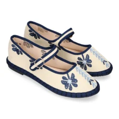 Merceditas de lino beige bordadas en azul para mujer