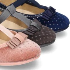 Merceditas en forma de T con elástico y lazo en terciopelo con BRILLOS